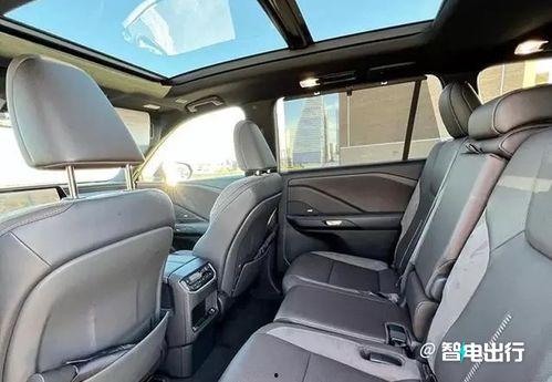 国产x5全新街拍视频,街头实拍展现高端风范