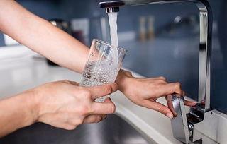 美国产妇喝冰视频,美国产妇挑战极限的冰水体验