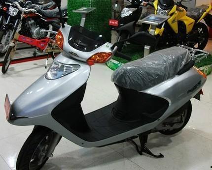 国产踏板车爬坡视频播放,性能实测展现卓越爬坡实力